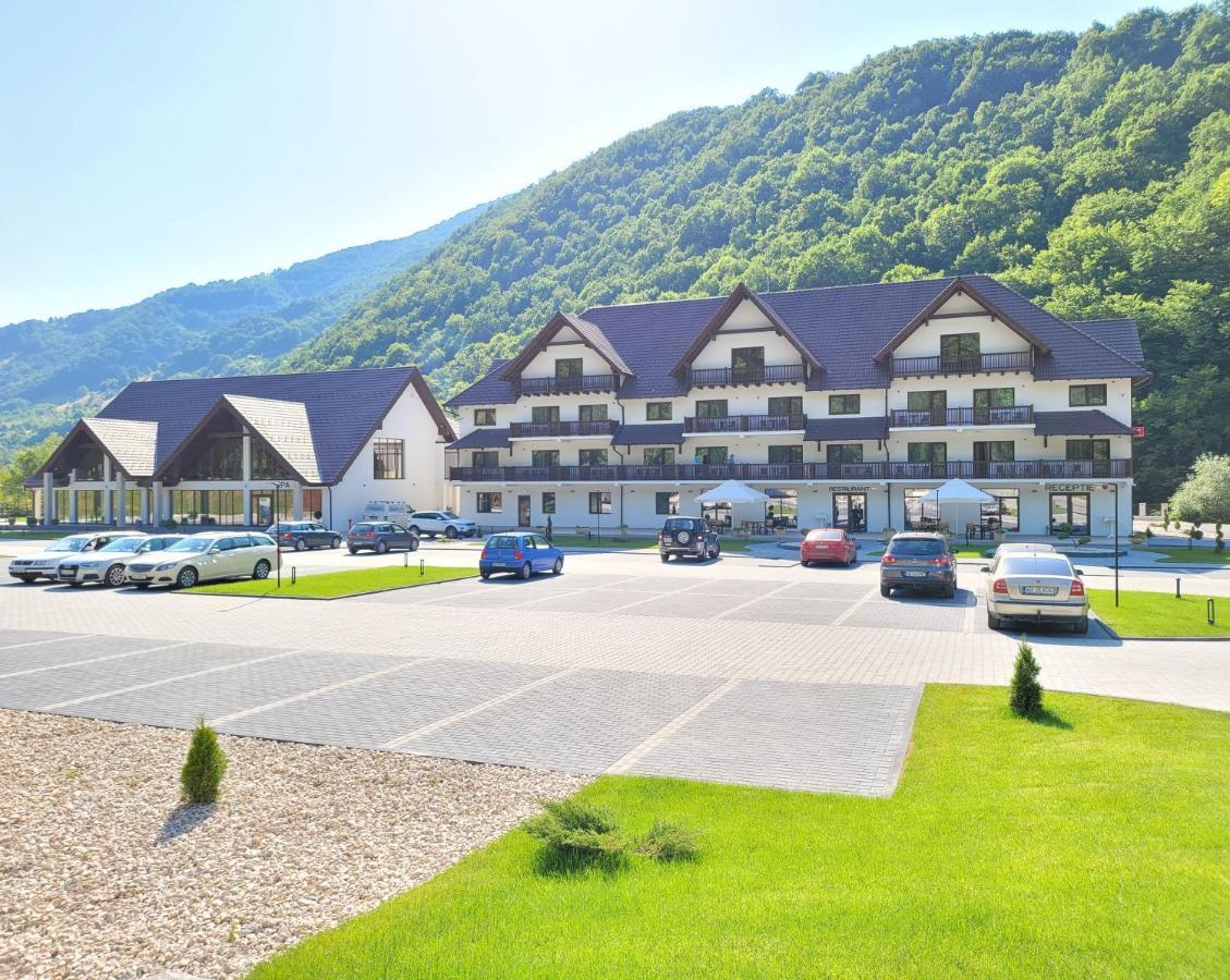 Nedei Hotel&Spa Transalpina Martinie Luaran gambar