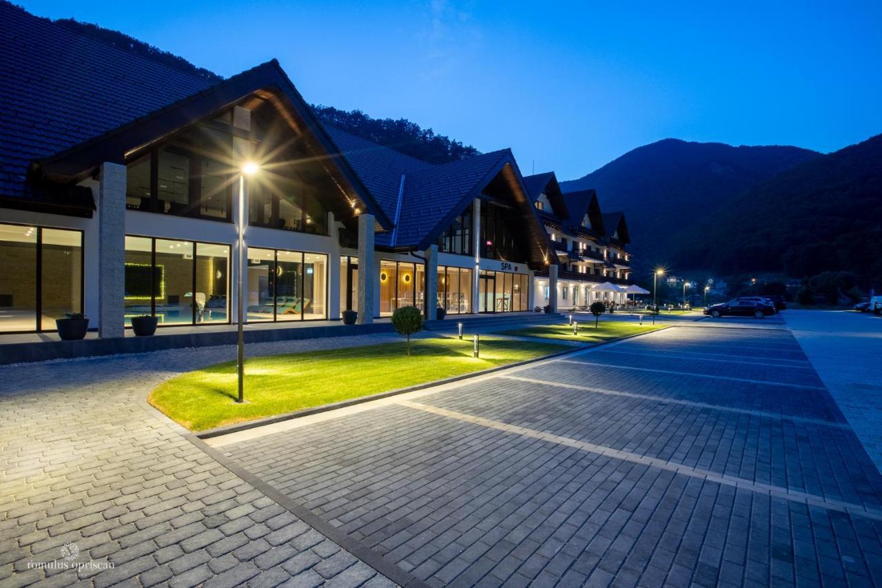 Nedei Hotel&Spa Transalpina Martinie Luaran gambar