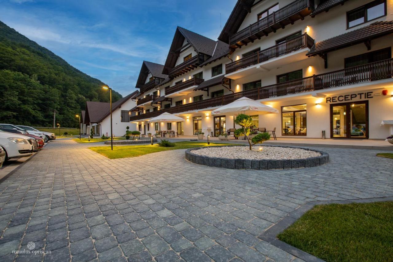 Nedei Hotel&Spa Transalpina Martinie Luaran gambar